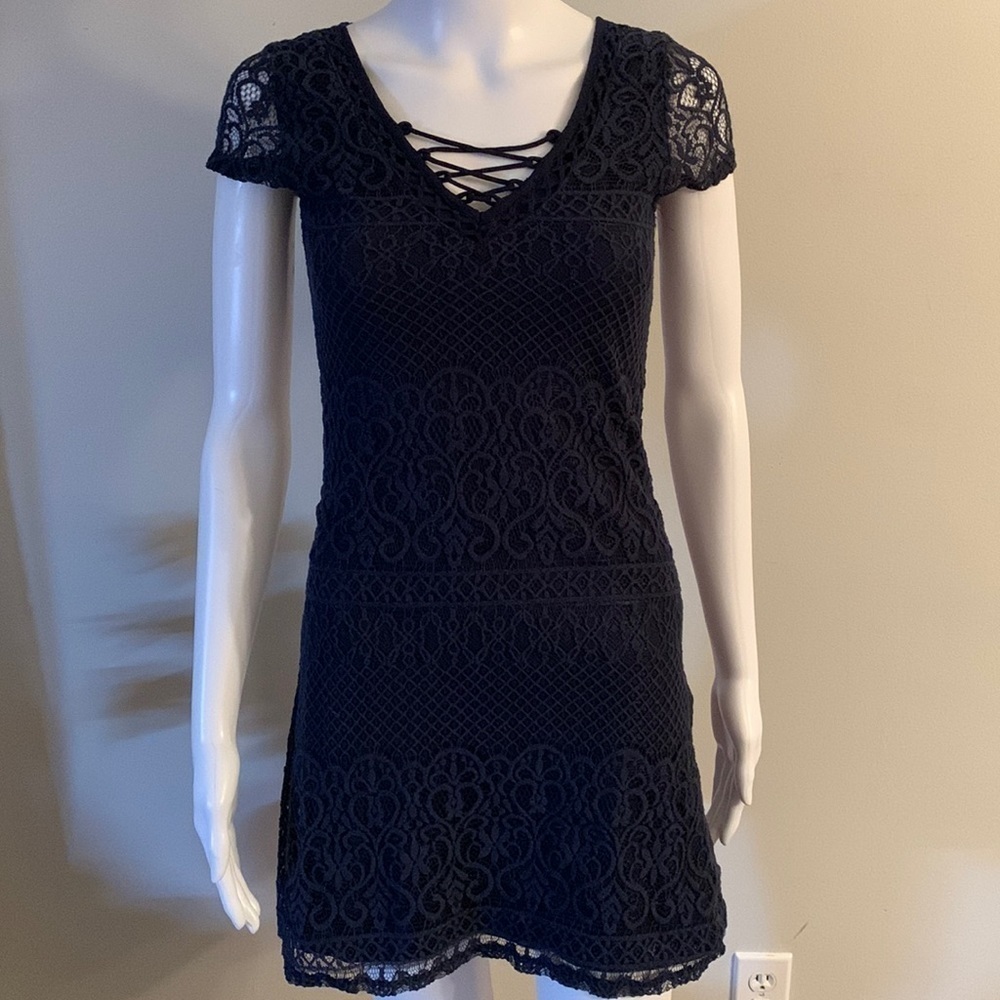 Hollister Very Lacy Mini dress in Size XS, super cute! See measurements
